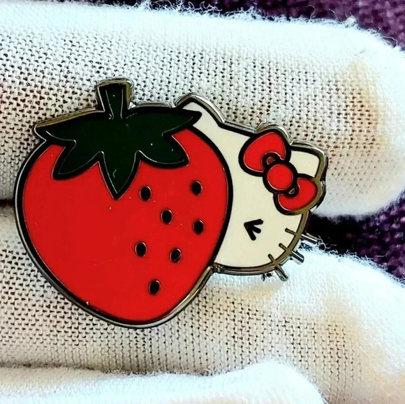 Accessories - Hello Kitty Strawberry Pin